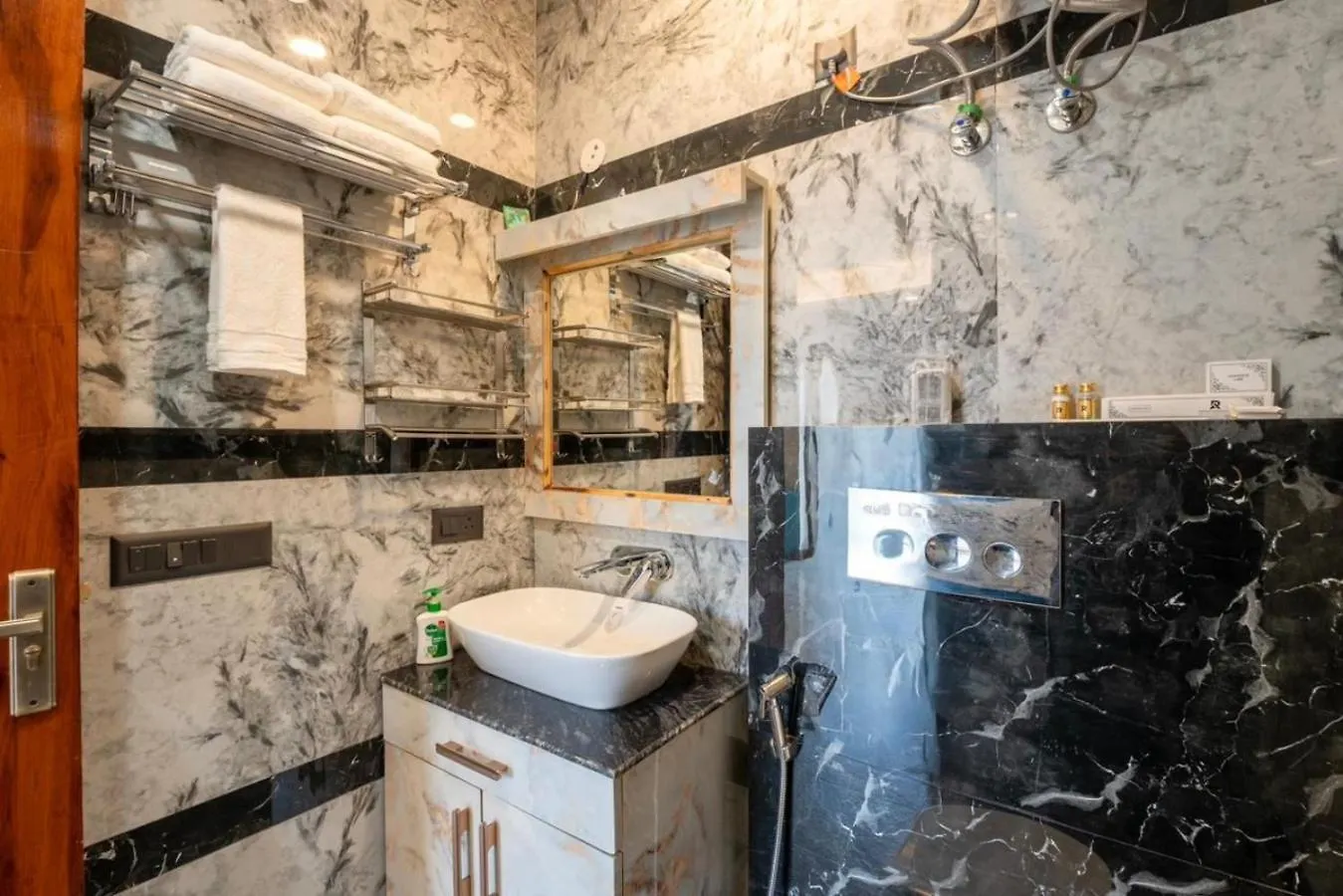 גורגאון Radiant Private 1Bhk Apartment On Golf Course הודו